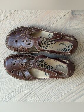 Propet Brown Jenna Leather Sandals Women’s 9.5 Medium Width Excellent Condition